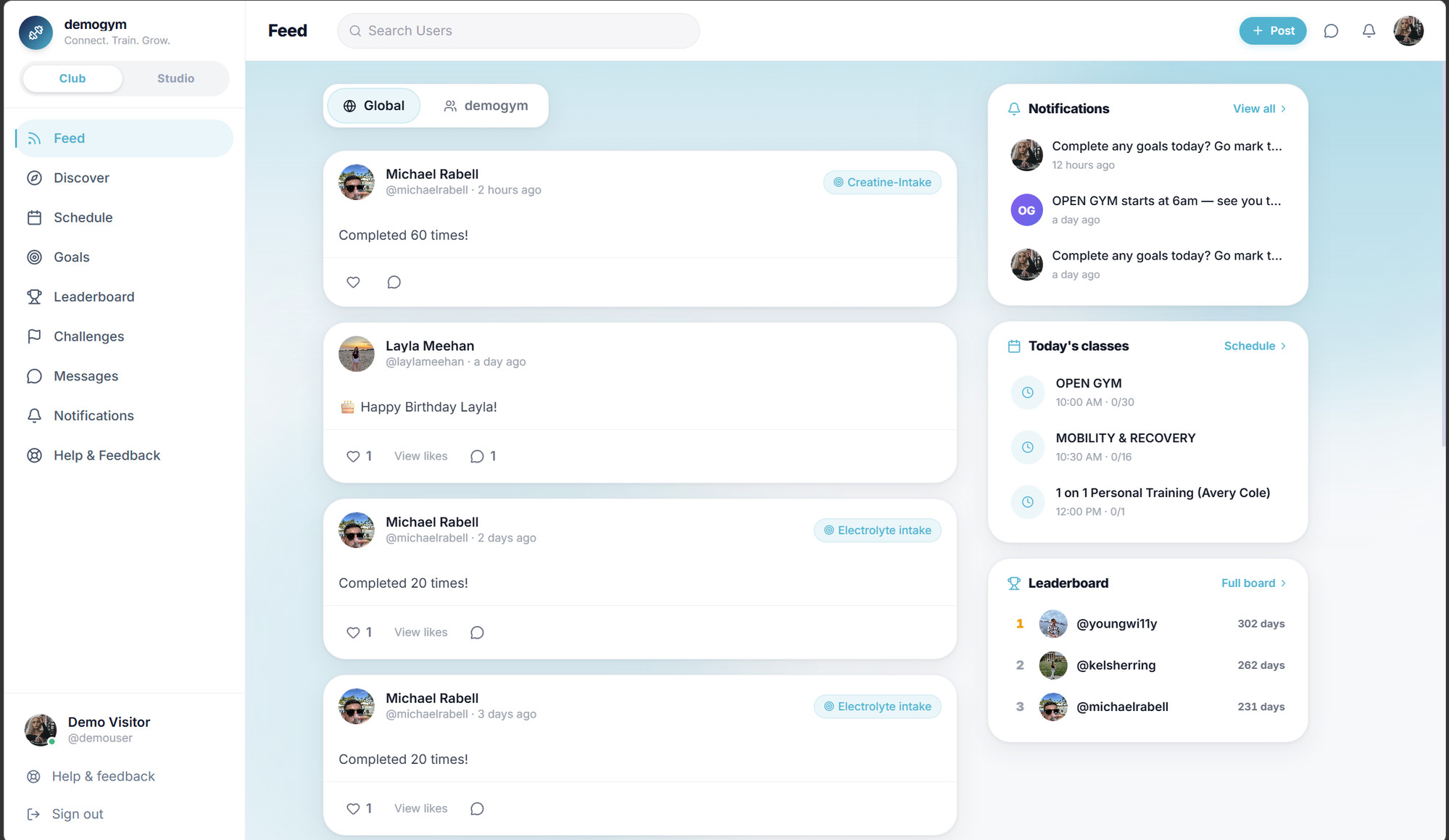 Core.X community feed: member posts, progress milestones, notifications, today's classes and the leaderboard.